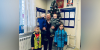 Начальник Волосовского ОМВД поздравил с Новым годом детей сотрудников - ЛенТВ24