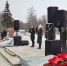 Сотни человек почтили память героев у мемориала "Разорванное кольцо" - 47Channel.Ru
