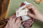 Пенсионеры, достигшие 80 лет, начнут получать двойную выплату с 1 февраля