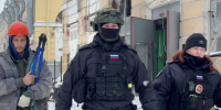 Полиция выстроила рабочих в ряд на стройке в Петербурге. Иностранцы прятались по чердакам и квартирам - 47 новостей