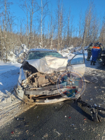 У поселка Стекольное столкнулись три автомобиля