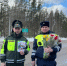В Выборгском районе сотрудники ГАИ поздравили женщин-водителей с 8 Марта - 47Channel.Ru