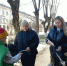 Молодежь в Сланцах поздравила жительниц города с 8 Марта в рамках акции «Цветы любимой» - Online47.Ru