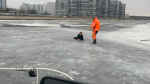 В Красносельском районе спасли провалившегося под лед подростка