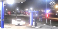 Видео: В Петербурге пенсионерка устроила поджог на заправке. За считанные секунды подъехали полицейские - 47 новостей