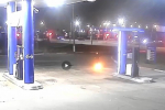 В Петербурге пенсионерку арестовали за попытку поджога на заправке. Она возражала