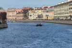 В Петербурге ограничили ночные катания на "корабликах". Но туристы наслаждаются днем - фото