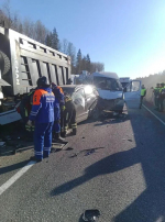 Пять автомобилей столкнулись на трассе А-120 в Ленобласти: пострадали девять человек