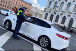 Полиция и ФСО в Петербурге проверяли авто и искали мигрантов-нарушителей