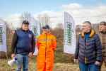 В музее-усадьбе Рериха 60 волонтеров вышли на борьбу с борщевиком