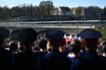 Что в Нарве за евро, то в Ивангороде бесплатно. Смотрите на наш День Победы, не жалко