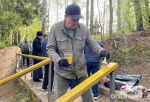 Александр Дрозденко принял участие в субботнике на территории храма Преподобного Сергия Радонежского