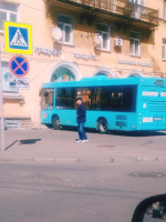 Автобус врезался в стену дома на севере Петербурга – видео