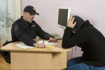 Нетрезвый мужчина лез за собутыльником в карету скорой в Петербурге 