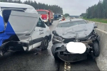 На «Сортавале» разбились Lada и каршеринг-микроавтобус, один человек в больнице