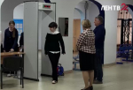 Металлодетекторы на ЕГЭ в Ленобласти настроены так, чтобы не реагировать на пуговицы и заколки