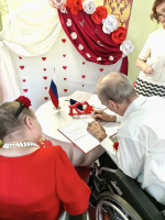 В Лодейнопольском доме-интернат сыграли свадьбу Сергей Иванович и Тамара Викторовна