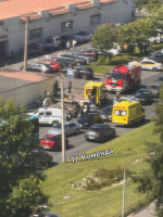 На севере Петербурга Hyundai на развороте задела машину полиции, сотрудники в больнице