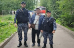 Росгвардейцы и спасатели эвакуировали 25 человек из горящего дома в Петербурге