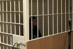 Суд передумал и отправил под арест одного из треш-блогеров, убивших голубя в Петербурге - видео