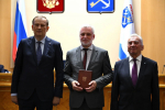 Губернатор Ленобласти вручил награды выдающимся землякам