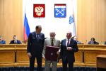 Губернатор Ленобласти вручил награды выдающимся землякам