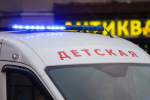 Дети на электросамокате и велосипеде попали под колеса "Ниссана" в Петербурге