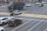 В Омске автомобиль врезался в пешеходов на «островке безопасности»: пострадали восемь человек