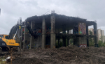 В Петербурге начали снос самовольной постройки на улице Маршала Казакова