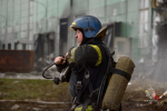 Площадь пожара на складе в Петербурге снизилась до 3 тысяч квадратов. Тлеет в завалах 