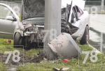 Пять человек в салоне, трое в больнице: Автомобиль с подростками без прав врезался в столб в Петербурге