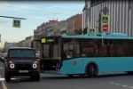 С водителем "Гелендвагена" в Петербурге говорили об интересных номерах и парковке на Лиговском