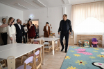 Александр Дрозденко осмотрел новый детсад «ТутРастут» в городе Тельмана