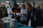 «Дороги жизней»: Сергей Мачинский презентовал книгу о жизни 47 участников СВО из Ленобласти