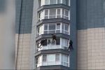 «Акробаты» из ФСБ влетели на балкон наркобазы в Петербурге. Нашли 8 кг и 50 кустов