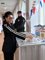 Вице-губернатор Анна Данилюк проголосовала в заключительный день выборов