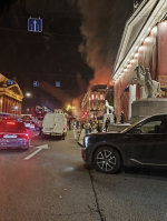 Огонь охватил старинный особняк в центре Петербурга