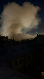 Огонь охватил старинный особняк в центре Петербурга