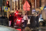 Автомобиль снес ограждение и врезался в дом в Петербурге